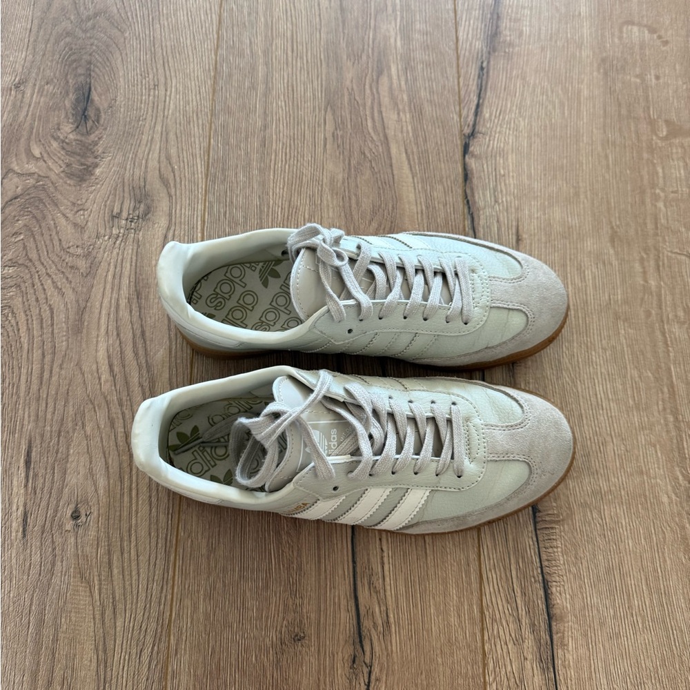 Adidas Classic sambas - creamy/mint color size 7 Men’s & 8 W